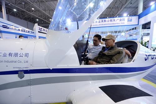 2013中國國際通用航空大會舉行航空設(shè)備器材展